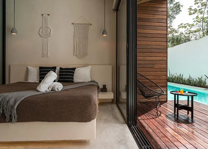 Waterhouse Deluxe Private Pool 10 Pax
