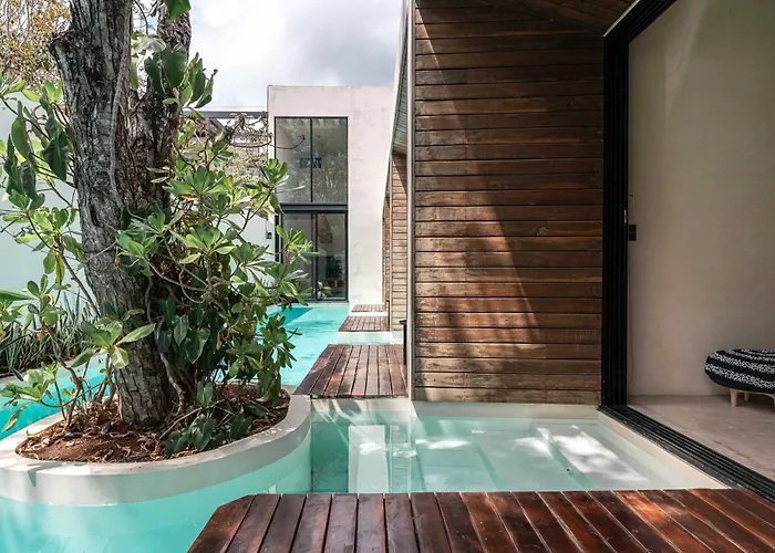 Waterhouse Deluxe Private Pool 10 Pax